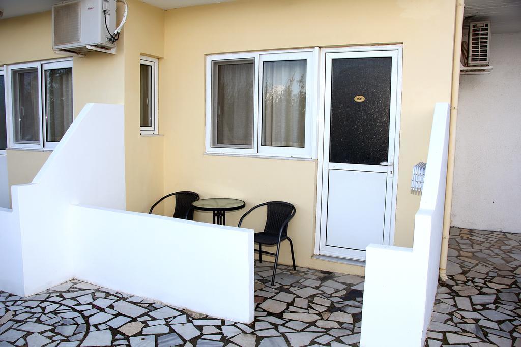 Karavos Hotel Apartments Archangelos  Zimmer foto