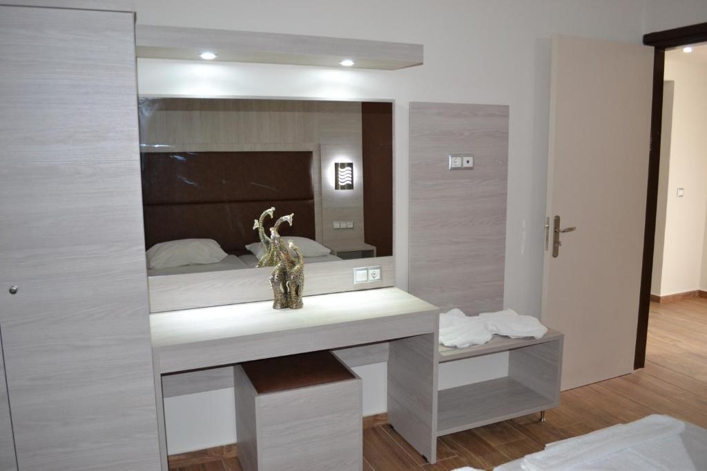 Karavos Hotel Apartments Archangelos  Zimmer foto